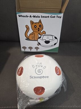 NIB - White and Orange Whack-A-Mole Smart Cat Toy